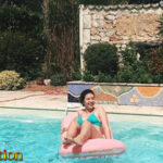 Shalom Razade, Menawan dalam Bikini Two-Piece Elegansi dan Gaya