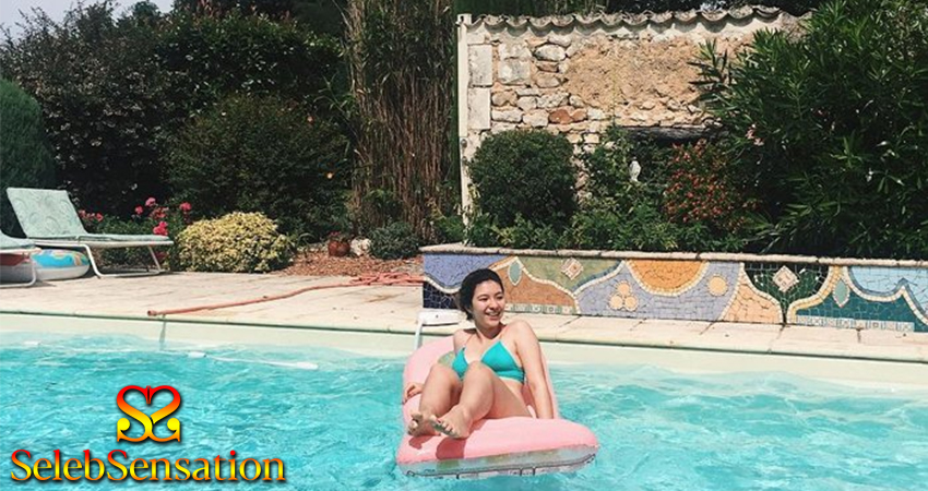 Shalom Razade, Menawan dalam Bikini Two-Piece Elegansi dan Gaya