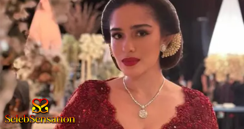 Wajah Freckles, Yasmine Wildblood Tampil Dengan Riasan Cantik